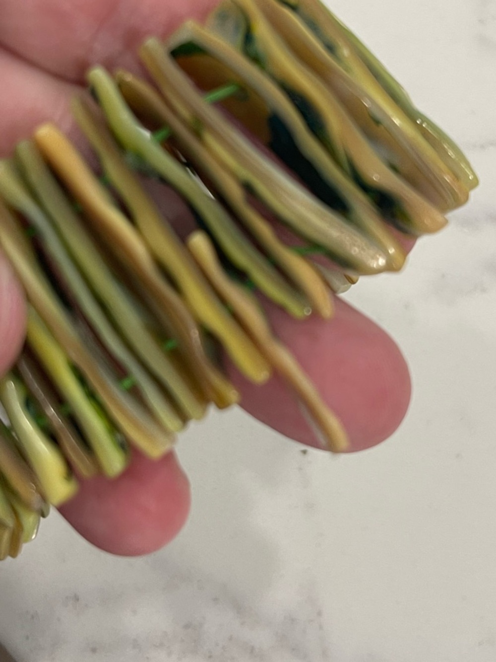Set of 5 Bracelets and one pair of dangly shell Earrings.  Green/Yellow tones - Picture 14 of 14